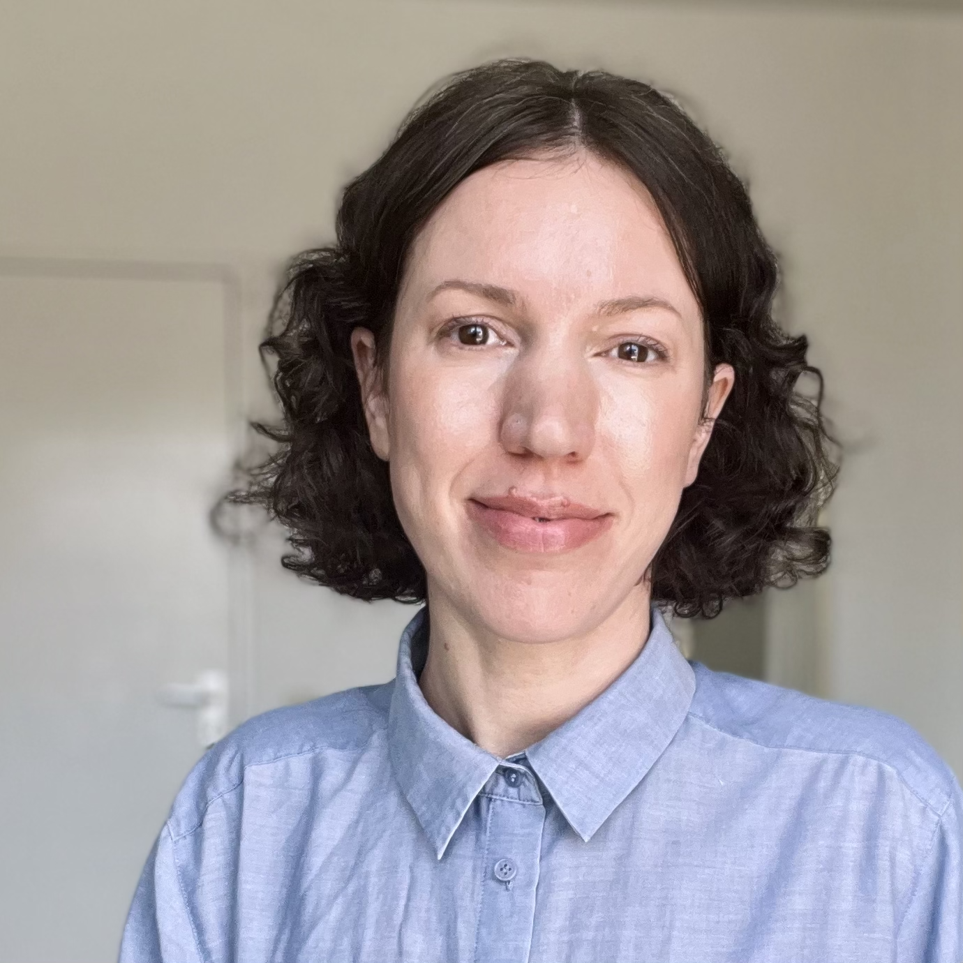 Headshot photo of Lauren Reid
